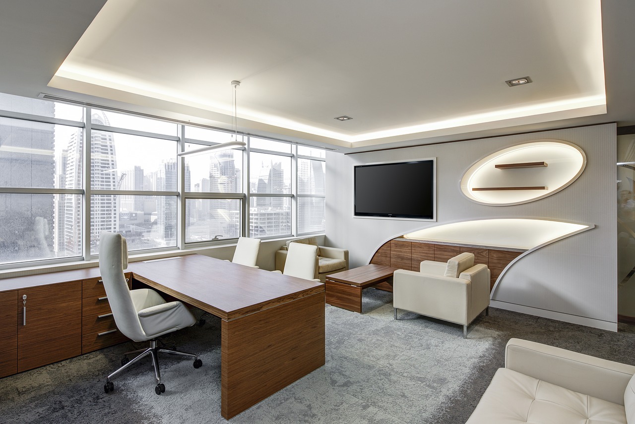 Gezellige woonkamer met open haard in Franse stijl. Gezellige woonkamer met open haard in Franse stijl.