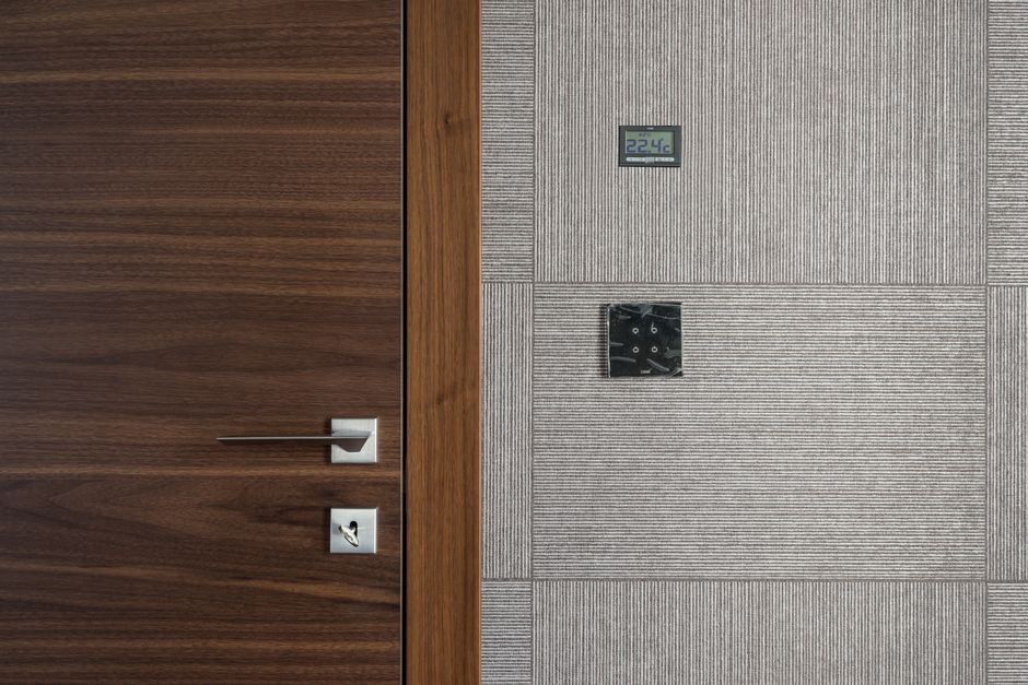 Smart home-app stuurt ventilatoren aan voor koeling. Smart home-app stuurt ventilatoren aan voor koeling.